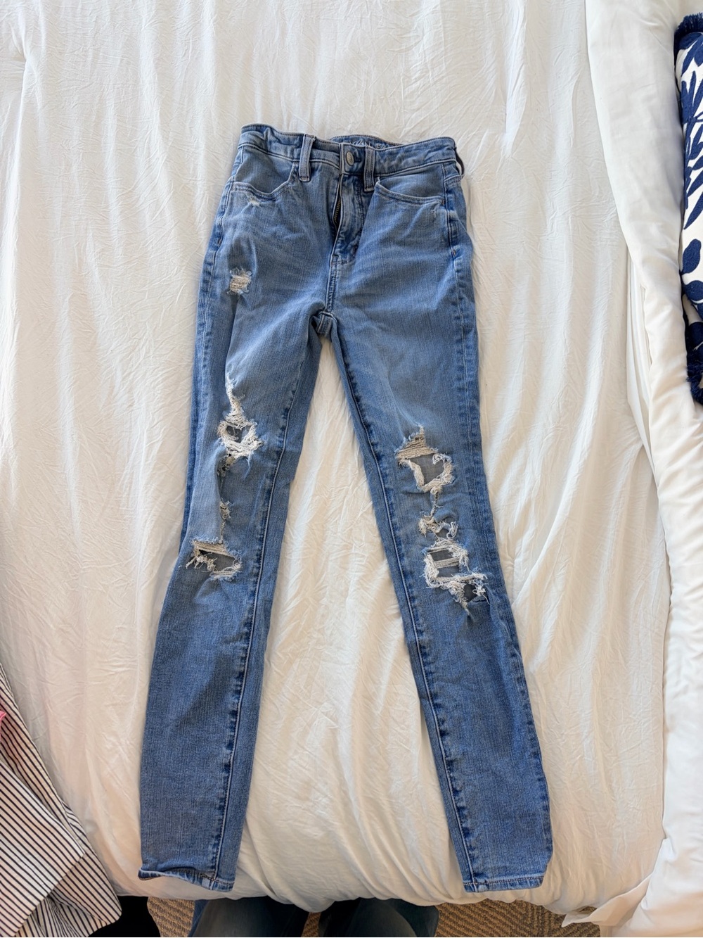 American Eagle Outfitters Light Blue Distressed Skinny Jeans